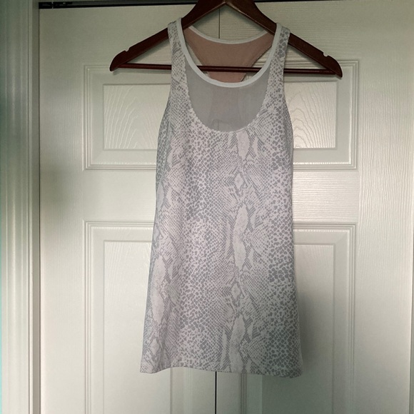 Lululemon tank - Picture 3 of 7